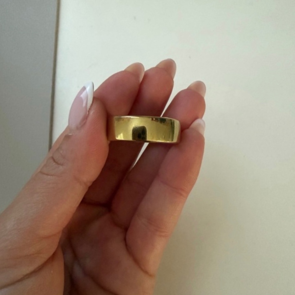 Gen 3 Gold Oura Ring Size 7 with Charger
